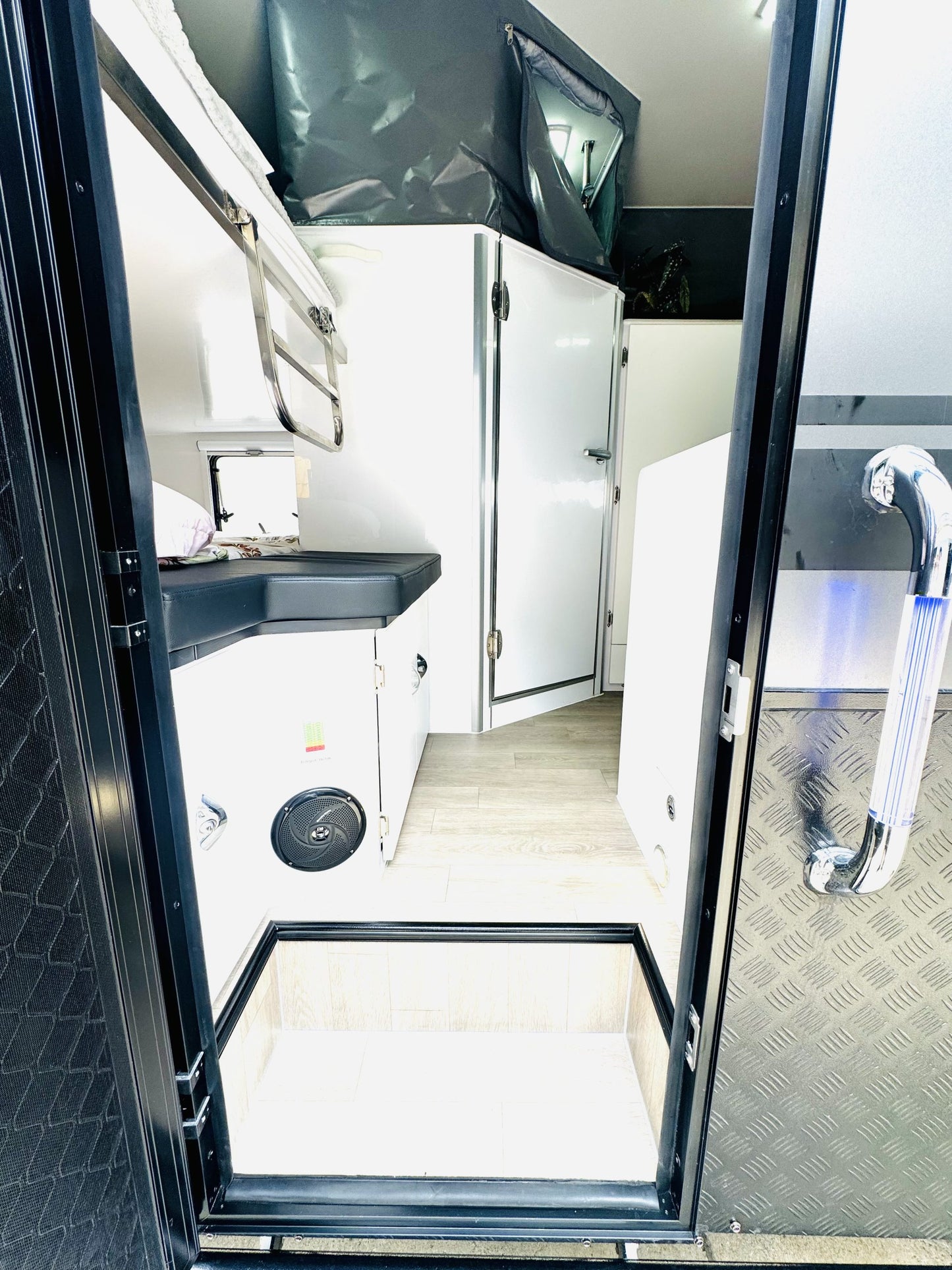 CARAVAN T-REX T16 ENSUITE BUNKS