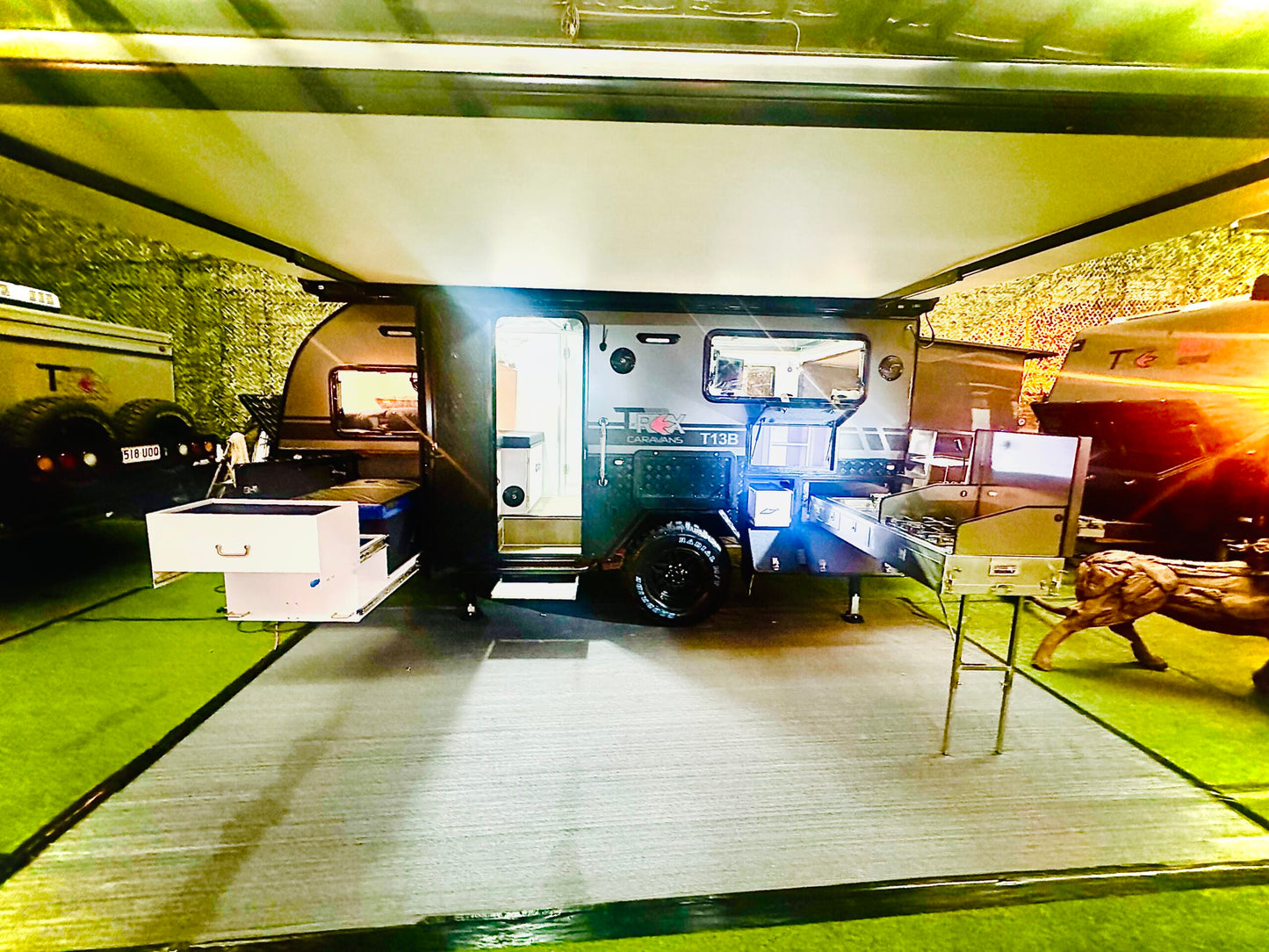 CARAVAN T-REX T13 – ENSUITE BUNKS