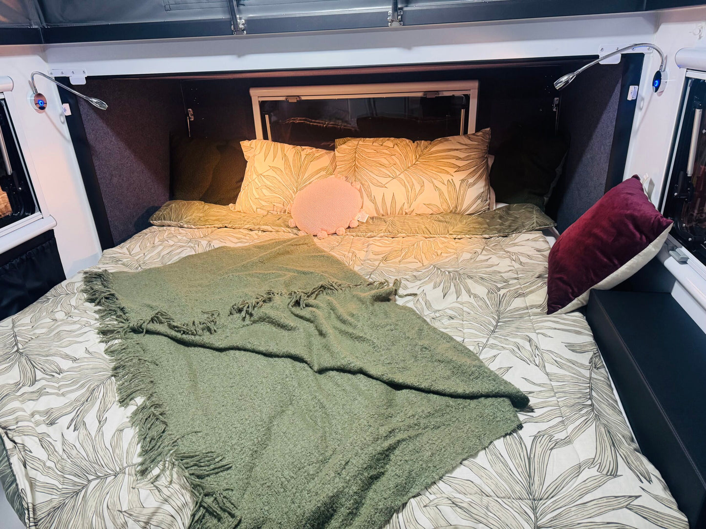 CARAVAN T-REX T13 – ENSUITE BUNKS