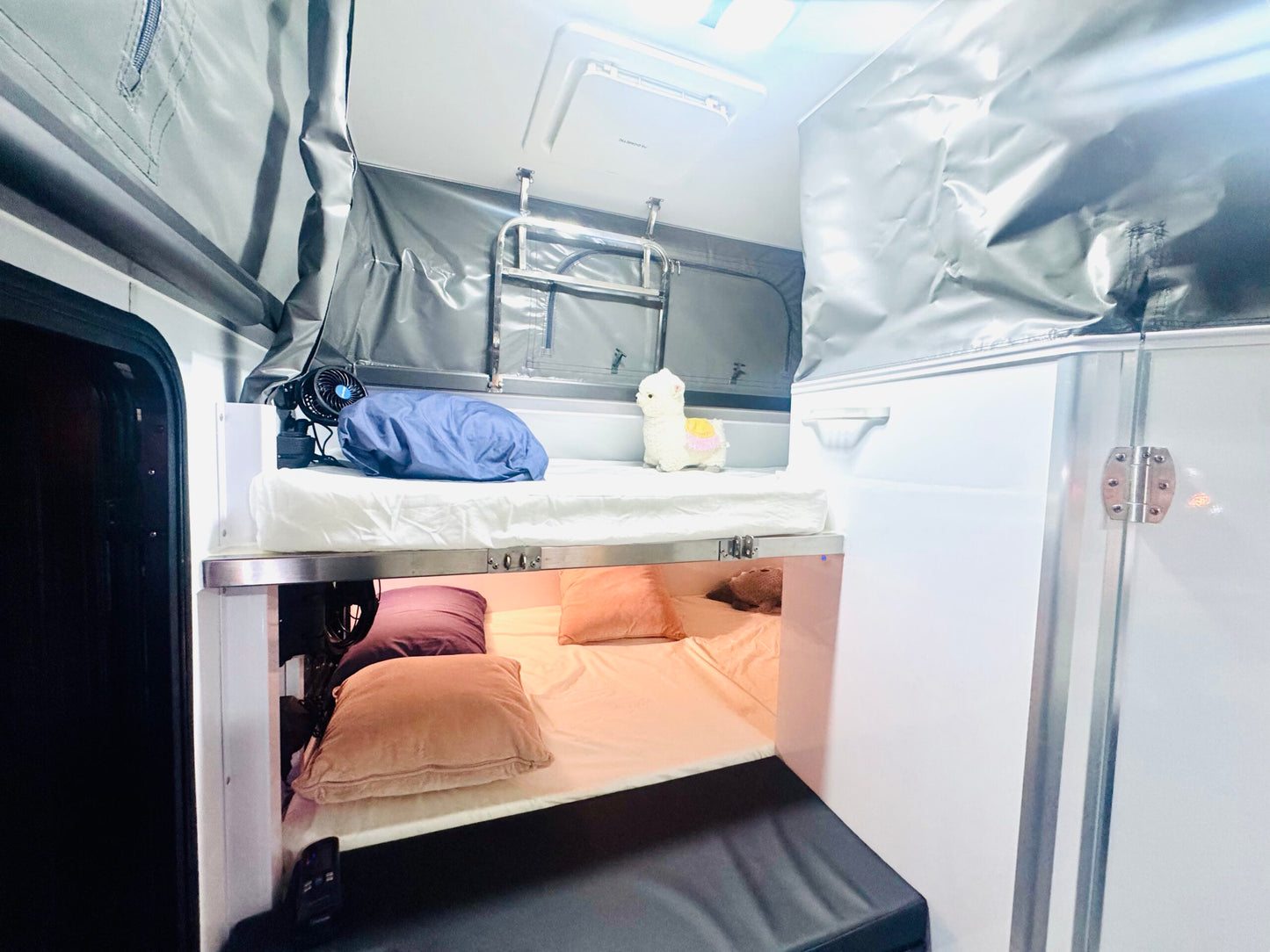 CARAVAN T-REX T13 – ENSUITE BUNKS