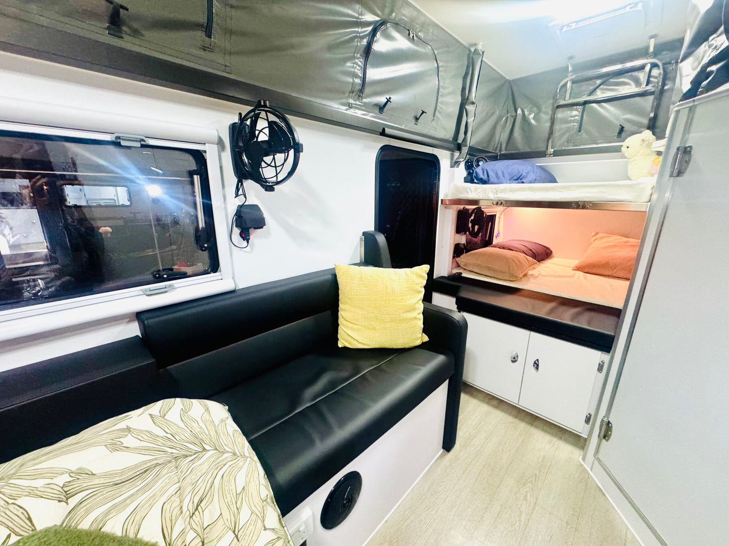 CARAVAN T-REX T13 – ENSUITE BUNKS