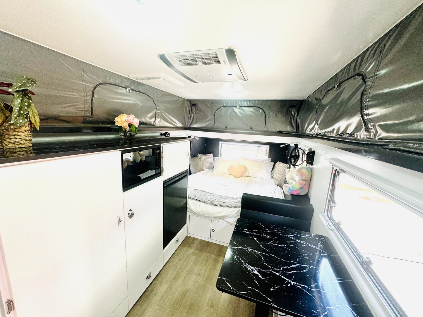 CARAVAN T-REX T16 ENSUITE BUNKS