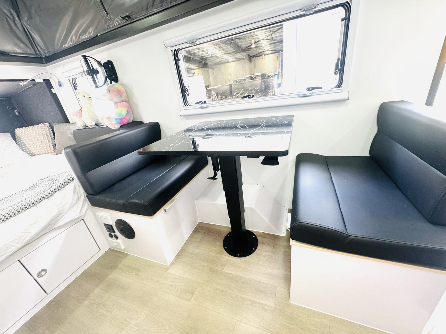 CARAVAN T-REX T16 ENSUITE BUNKS