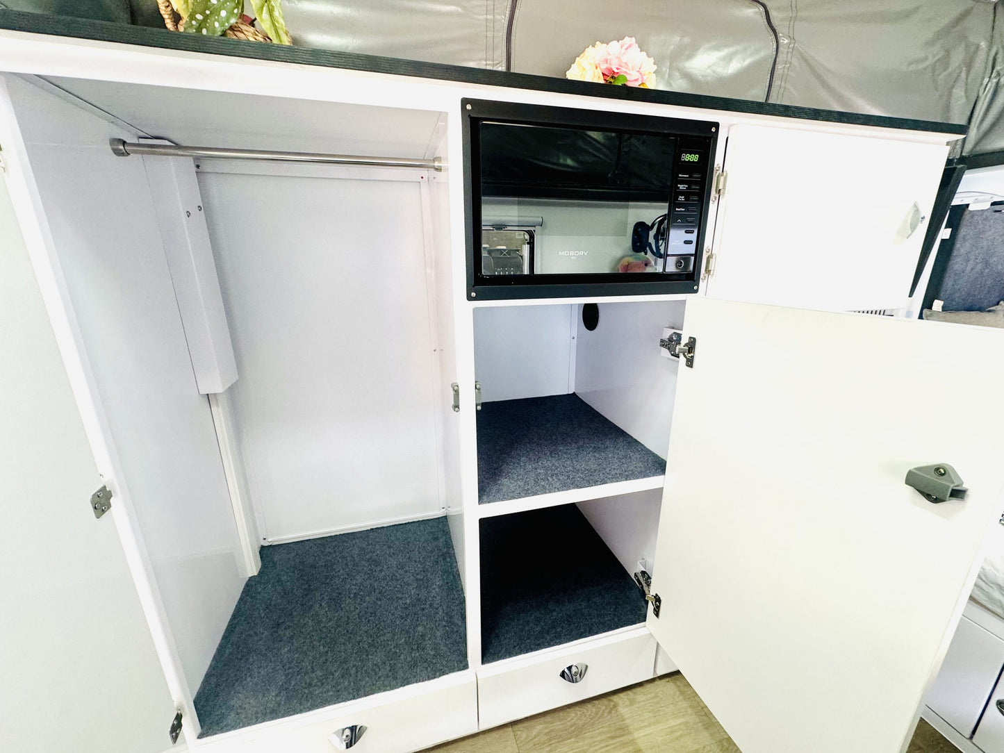 CARAVAN T-REX T16 ENSUITE BUNKS