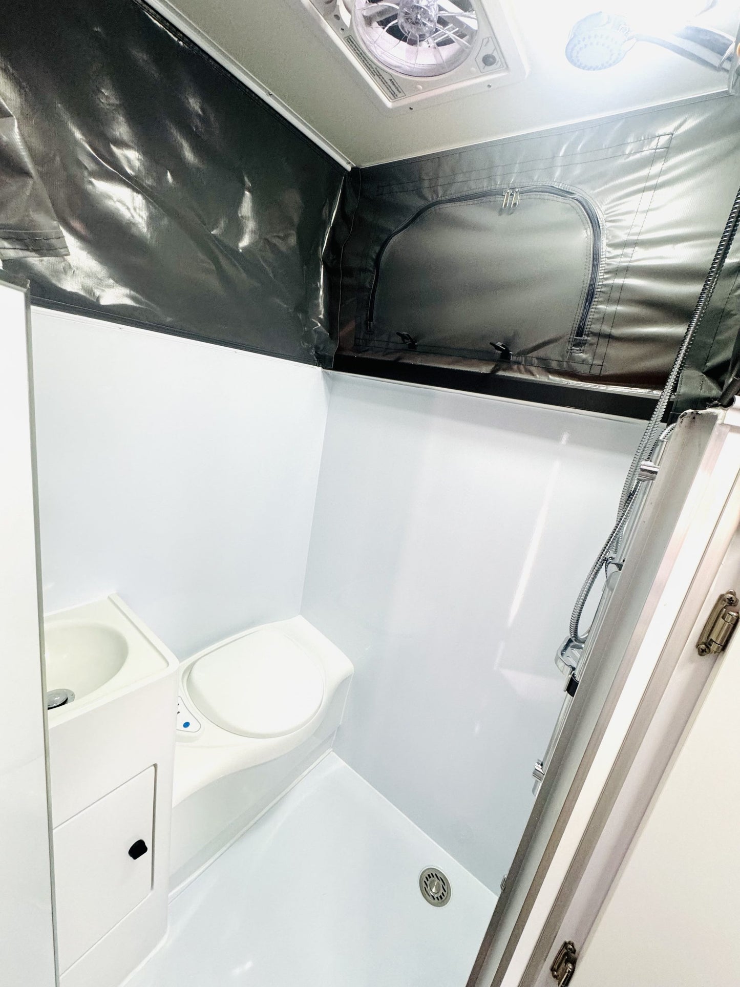 CARAVAN T-REX T16 ENSUITE BUNKS