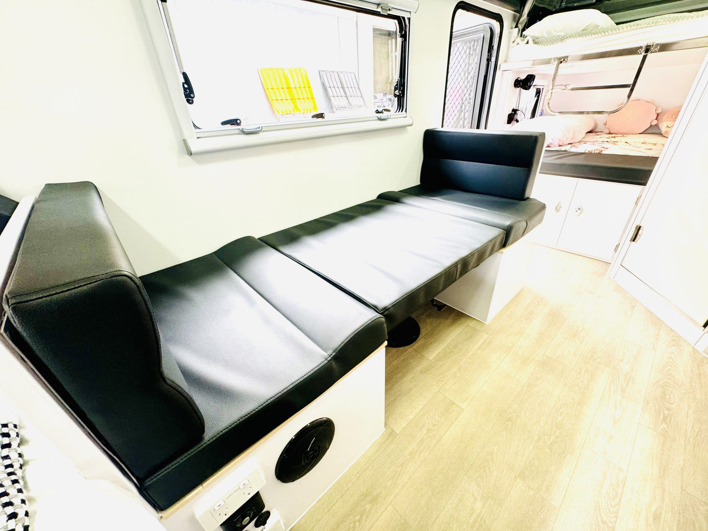 CARAVAN T-REX T16 ENSUITE BUNKS