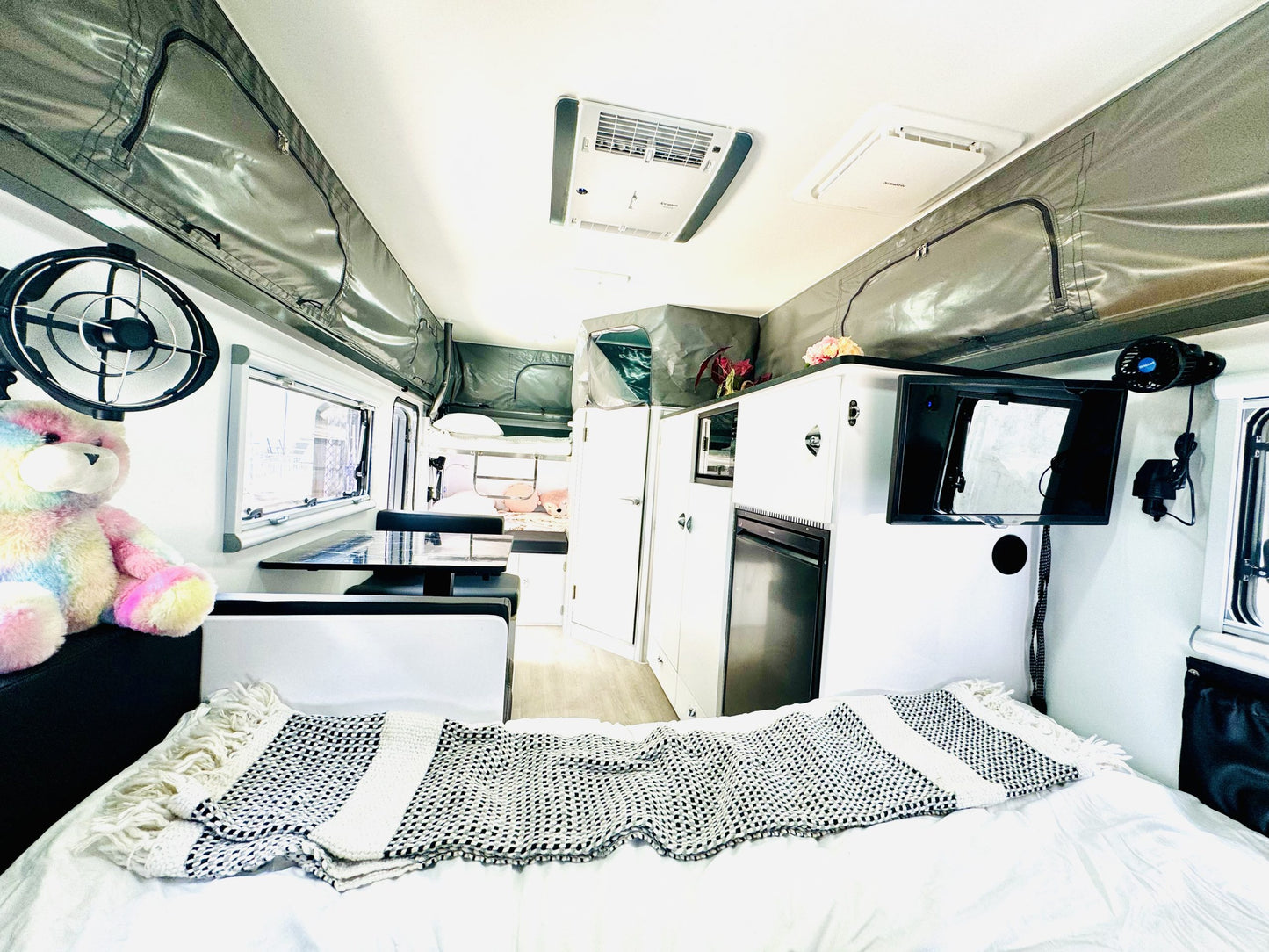 CARAVAN T-REX T16 ENSUITE BUNKS