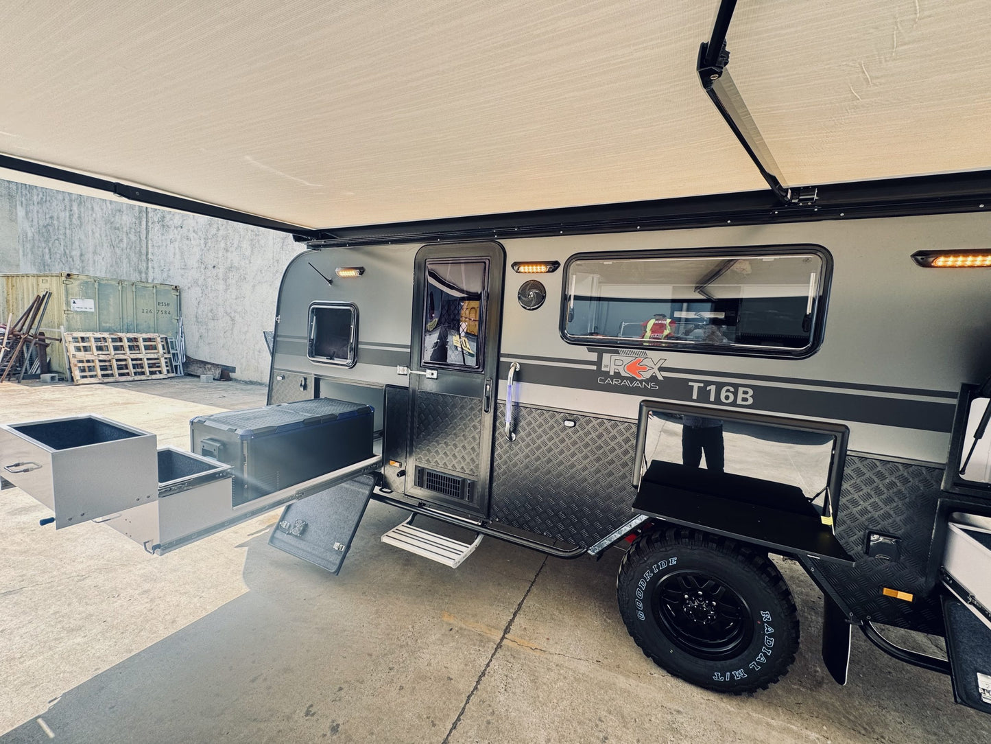 CARAVAN T-REX T16 ENSUITE BUNKS