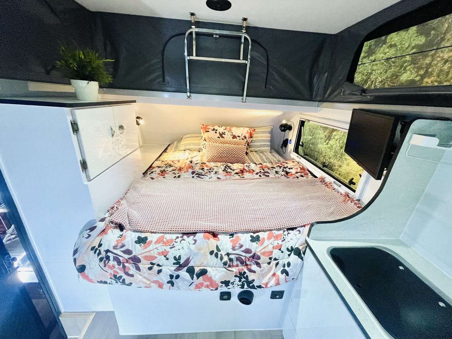 CARAVAN T-REX T16 LUX ENSUITE