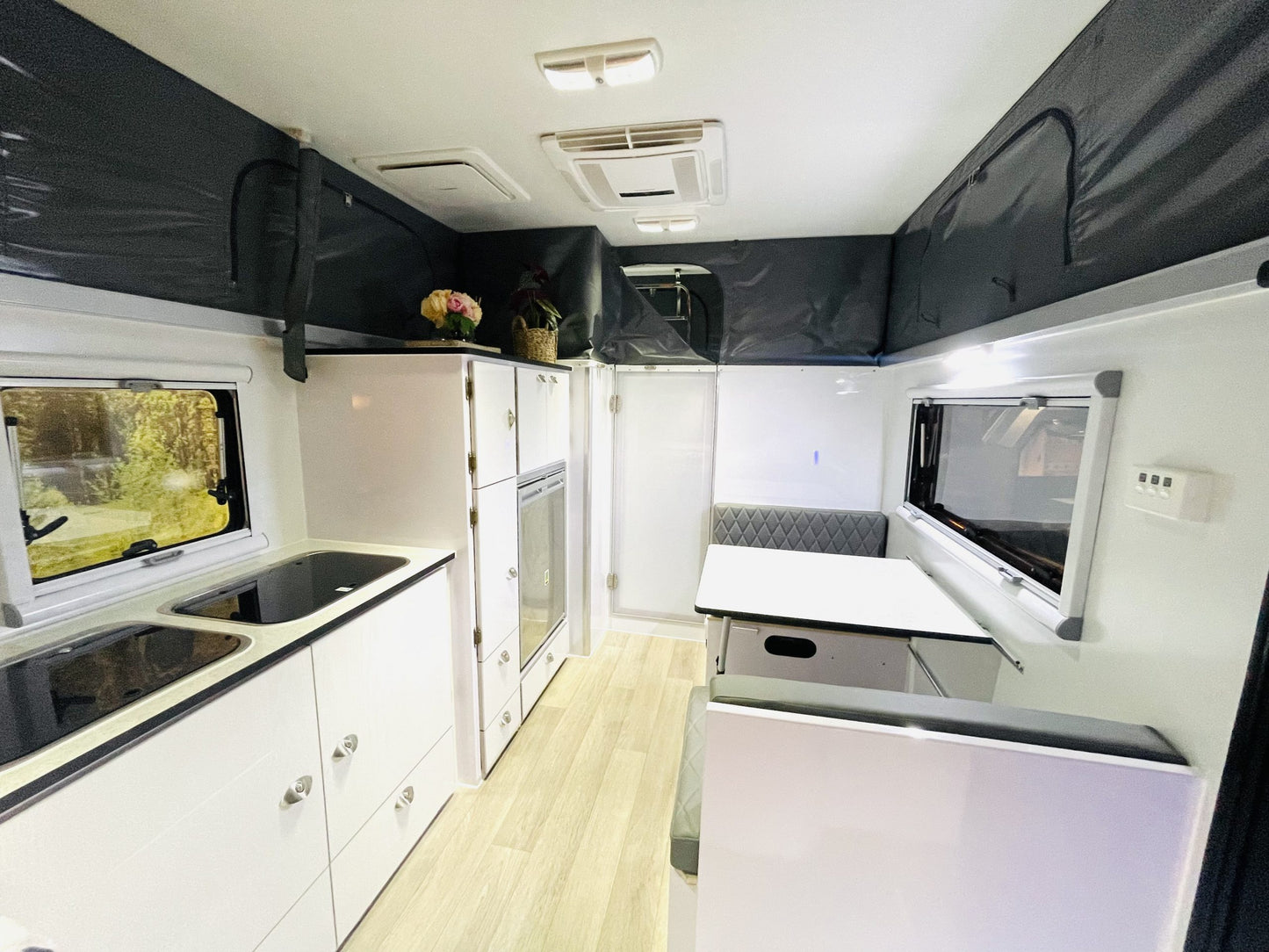 CARAVAN T-REX T16 LUX ENSUITE