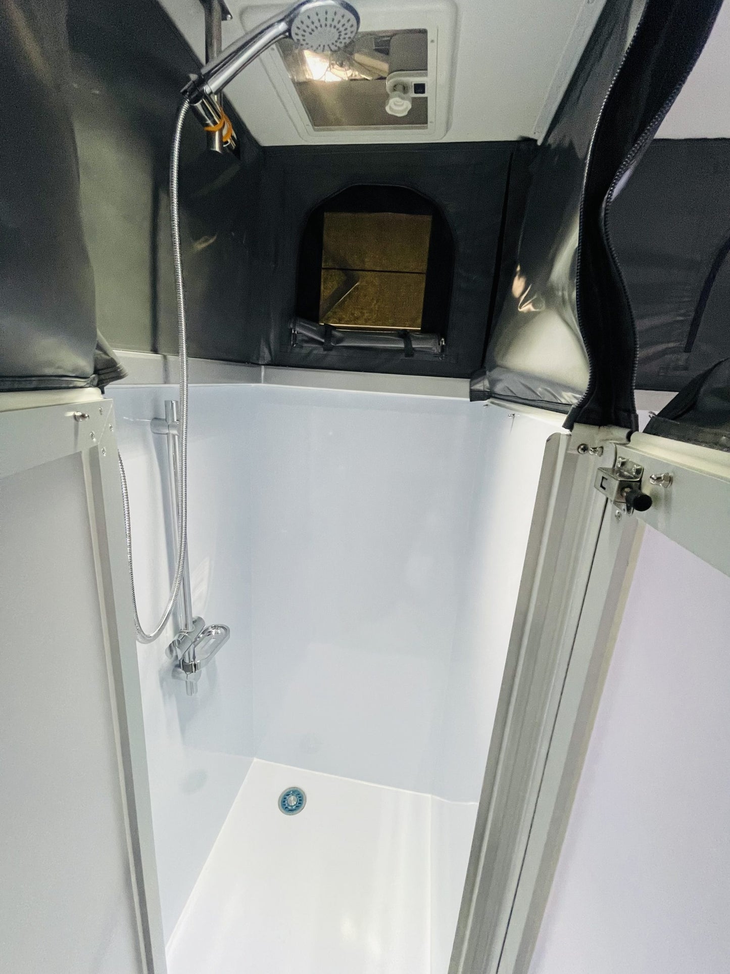 CARAVAN T-REX T16 LUX ENSUITE