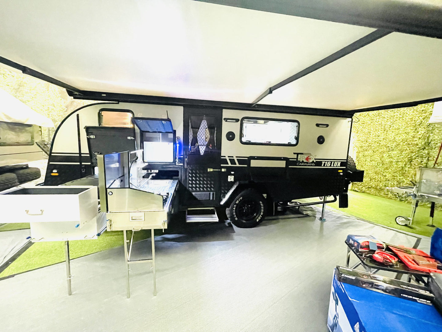 CARAVAN T-REX T16 LUX ENSUITE